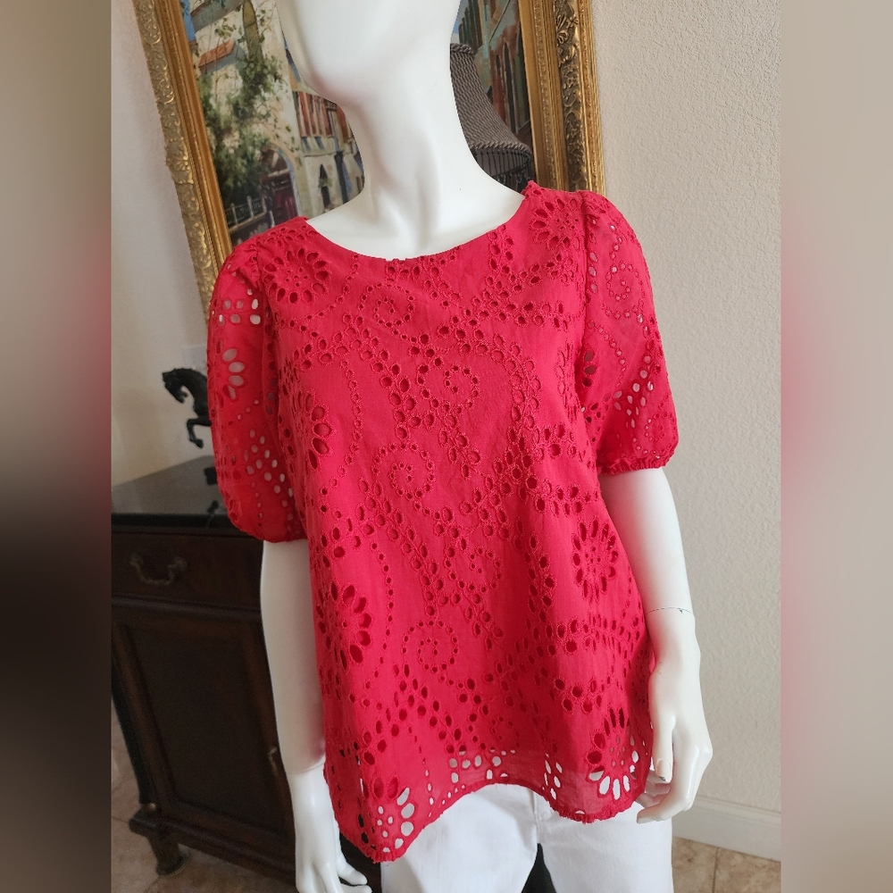 Worn Once-Stylish Red Eyelet Top!!⚘️🌺⚘️